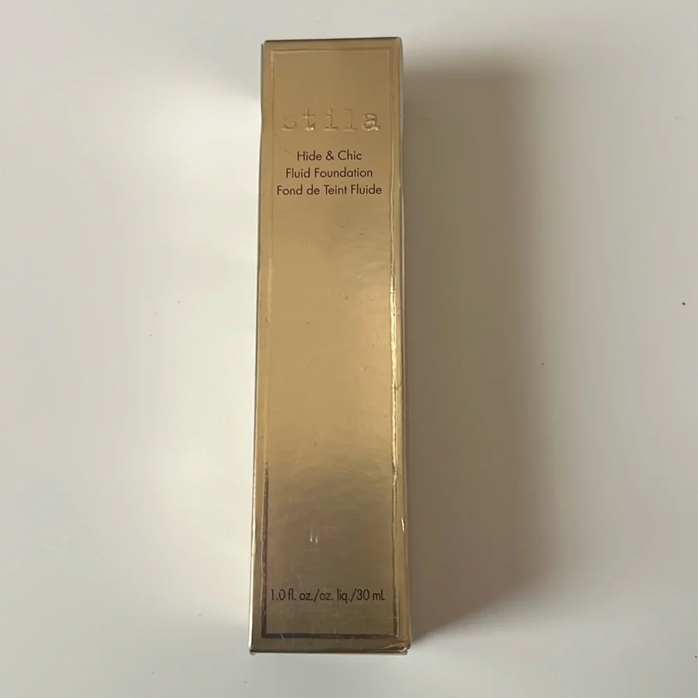 Stila Hide & Chic Fluid Foundation #4 Tan/Deep 1.0floz/30mL New in Box